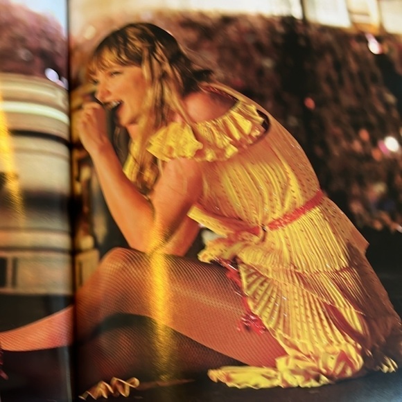 Taylor Swift Time Magazine - Picture 2 of 3